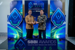 Jelang HUT RI ke 80, PLN Mobile Berhasil Raih Penghargaan Aplikasi Layanan Kelistrikan Terlengkap Solopos Best Brand and Innovation Award