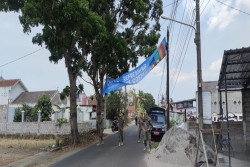 Satpol PP Sleman Klaim Spanduk Ilegal Banyak Ditemukan di Jalan Gejayan dan Jalan Solo