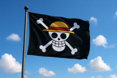 Datangi Pedagang, Kesbangpol Semarang Edukasi Soal Bendera One Piece