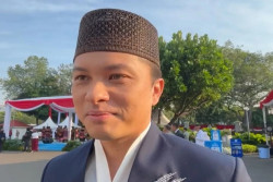 Pakai Baju Adat, Nicholas Saputra Hadiri Upacara 17 Agustus di Istana Negara