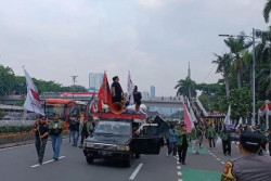 Ratusan Mahasiswa Gelar Demo di Gedung DPR-MPR Sore Ini