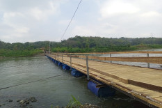 Pemerintah Bakal Bongkar Jembatan Apung, Warga Pajangan Menolak