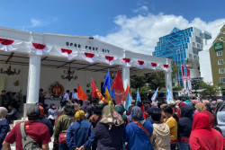 Karyawan Taru Martani Mengadu ke Dewan