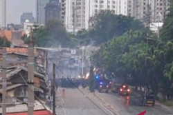 Akibat Demo, Stasiun Karet Ditutup, KAI Commuter Alihkan Penumpang ke BNI City & Sudirman