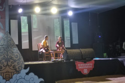 Pentas Seni: Warga Jalakan Sentil Kinerja Pejabat lewat Teater