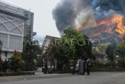 Usut Pembakaran Gedung, Polisi Minta Keterangan Ketua DPRD NTB