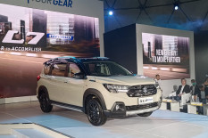 Banderol Suzuki New XL7 Hybrid Alpha Kuro yang Segera Meluncur