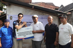 Wali Kota Jogja dan BPD DIY Salurkan Bantuan Rumah Tak Layak Huni
