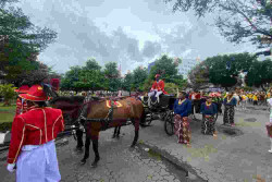 Kirab Trunajaya, Kereta Pusaka Turun Gunung
