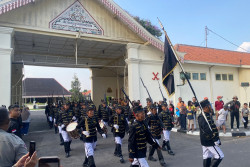 Ganti Dwaja Dimeriahkan Jathilan Hingga Wayang Semalam Suntuk