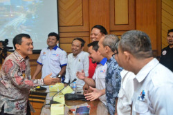 Dialog dengan Buruh, Ahmad Luthfi Tampung Aspirasi Soal Upah Minimum