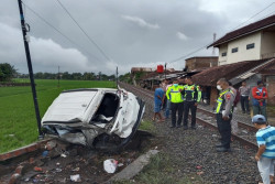 Mobil Tertemper KA Batara Kresna, KAI Imbau Hindari Perlintasan Liar