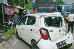 Kecelakaan Beruntun di Karawang Melibatkan 13 Kendaraan, 2 Orang Tewas
