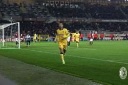 AC Milan Comeback dan Puncaki Klasemen Serie A