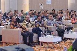 Nusron Wahid Serahkan 24 Penghargaan WBK di Rakernas ATR/BPN