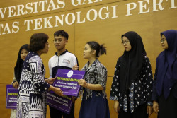 UGM Bantu 162 Mahasiswa Terdampak Bencana Sumatera