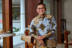 Komitmen Keberlanjutan, Dirut Pupuk Indonesia Raih Triple Crown