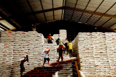 Bulog Bangun 100 Gudang, Perpres Tunggu Teken Presiden