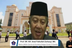 Pimpinan Gontor KH Amal Fathullah Zarkasyi Wafat
