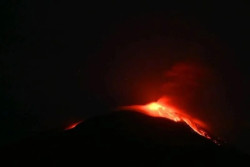 Gunung Ile Lewotolok di NTT Dua Kali Erupsi dalam Sehari