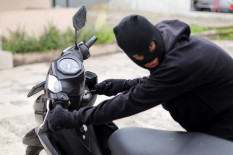 Kunci Masih Menancap, Motor Vario Raib di Depan Rumah Makan Wates