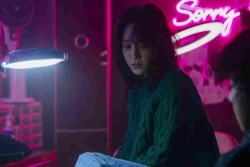 The Art of Sarah: Kemilau Mewah Shin Hye-sun dalam Labirin Misteri