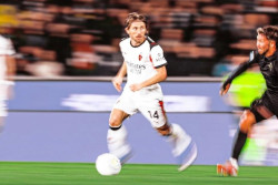 Modric Bawa AC Milan Menang Tipis 2-1 atas Pisa