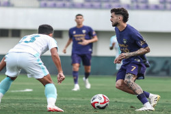 Persita Bangkit, Kalahkan PSBS Biak 2-1 di Indomilk Arena