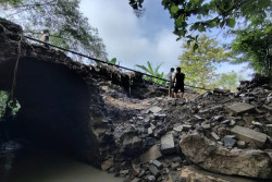Hujan Deras, Jalan Antar-Kecamatan di Ngawi Ambrol 25 Meter
