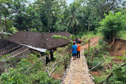Dampak Hujan, BPBD Catat 32 Titik Longsor, Warga Terpaksa Mengungsi
