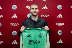 Maarten Paes Berpeluang Debut Bersama Ajax Hadapi NEC Nijmegen