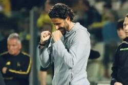 Sassuolo Hajar Verona 3-0, Jay Idzes Tampil Solid