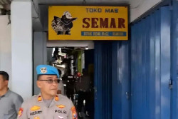 Penggeledahan Pabrik Emas Surabaya, Aliran Dana PETI Kalbar