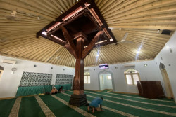 Masjid Saka Tunggal, Jejak Arsitektur Unik Warisan Sri Sultan HB IX