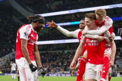 Arsenal Libas Tottenham 4-1, Kukuh di Puncak