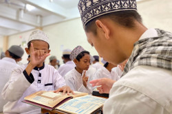 Lewat Bahasa Isyarat, Santri  Ponpes Darul Ashom Mengaji dalam Sunyi