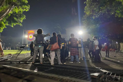 Massa Datangi Mapolda DIY, Pintu Barat Roboh
