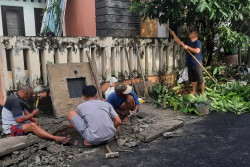 Warga Baciro Jogja Bangun Biopori Jumbo untuk Olah Sampah Daun