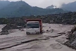 Banjir Lahar Hujan Semeru Terjadi 4 Jam, Masyarakat Diminta Waspada