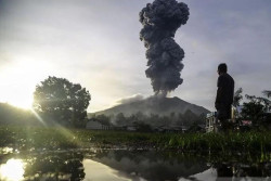 Erupsi Gunung Ibu, Badan Geologi Perluas Radius Aman Warga