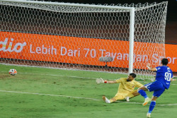 Persib Bandung Gilas Madura United 5-0, Kukuh di Puncak Klasemen