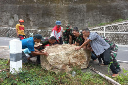 Tebing Ambrol di Tanjakan Clongop GK, Pengguna Jalan Diminta Waspada