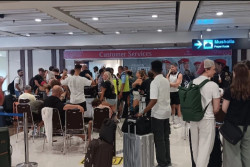 Ratusan Penumpang Tertahan di Bandara Bali Imbas Perang Iran-AS