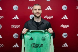 Clean Sheet Perdana Maarten Paes, Ajax Tertahan Zwolle