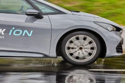 Hankook Ingatkan Risiko Aquaplaning pada Mobil Listrik