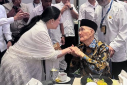 Try Sutrisno Wafat, Puan: Bangsa Kehilangan Tokoh