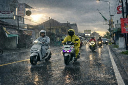 Tips Berkendara Saat Hujan ala Honda, Tetap Cari Aman