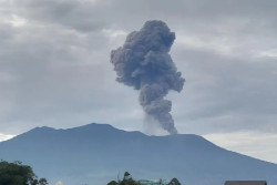Gunung Marapi Kembali Erupsi pada 3 Maret 2026, Status Waspada