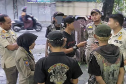 Satpol PP Bantul Tertibkan Anak Jalanan di Simpang Wiyoro Banguntapan