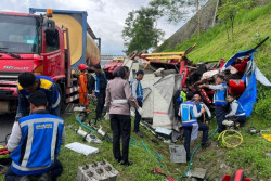 Tabrakan Maut Tiga Truk di Tol Semarang-Solo KM 431, Satu Orang Tewas